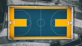 LOL英雄联盟下注平台-跨界巅峰对决，姆巴佩、Rookie与70号战神激战湖人